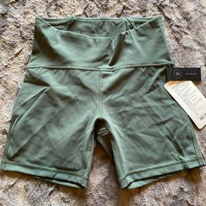 Lululemon women’s train times athletic shorts